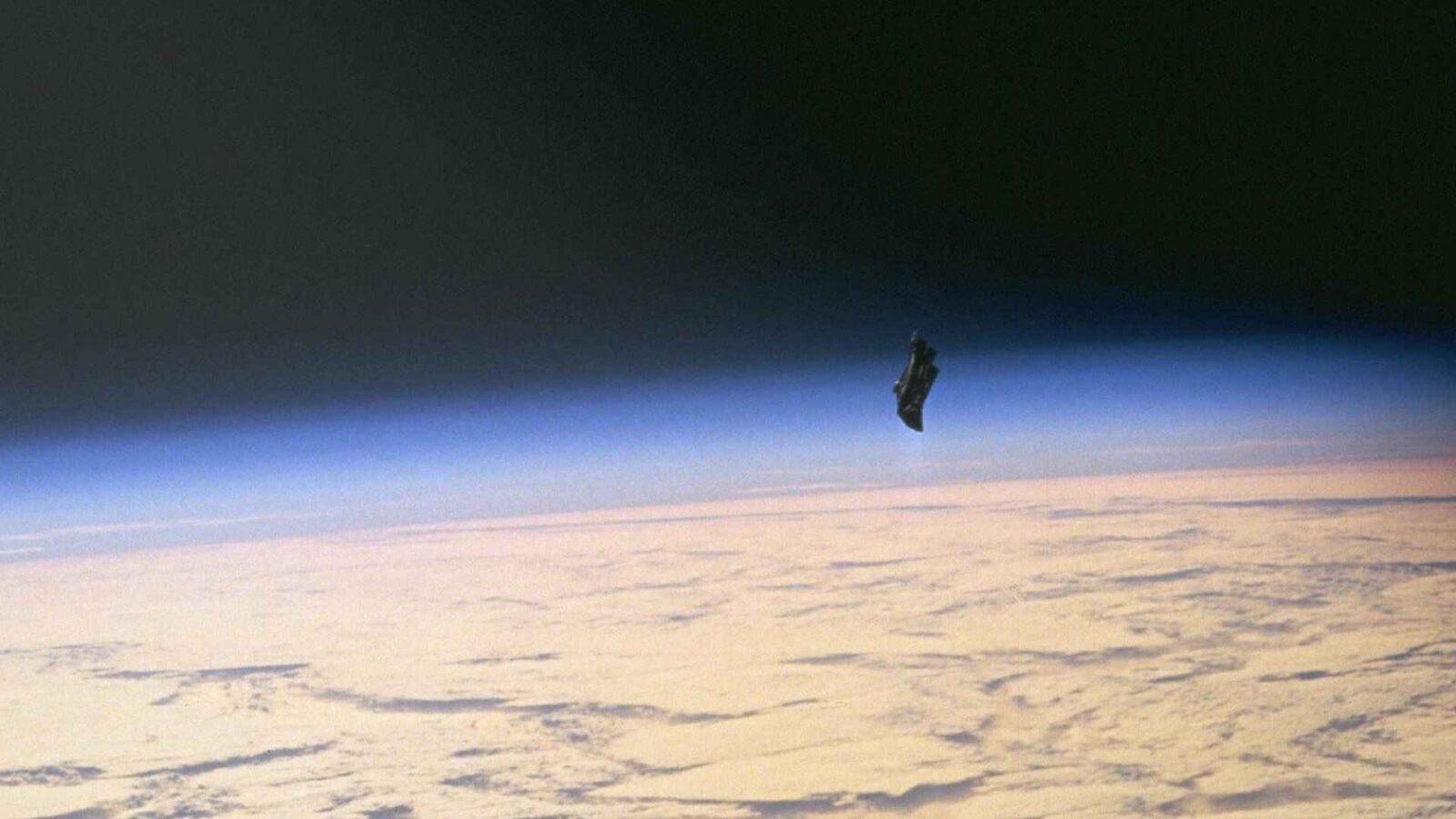 Uzaylıların gönderdiği düşünülen Kara Şövalye uydusu böyle bir vaka. Uydunun, 1998’de Endeavor uzay aracı tarafından fotoğraflandığı iddia ediliyordu termal